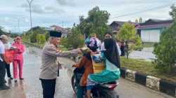 Polres Pulau Taliabu Bagikan Takjil Ramdhan Gratis Kepada Masyarakat