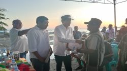 Wabup Halsel Helmi Umar Muchsin Kembali Salurkan Bantuan Alat Tangkap Ke Kelompok Nelayan