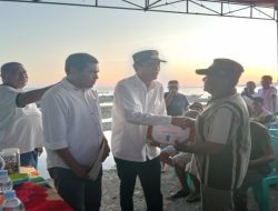 Wabup Halsel Helmi Umar Muchsin Kembali Salurkan Bantuan Alat Tangkap Ke Kelompok Nelayan